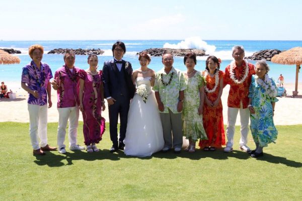 ハワイ結婚式服装